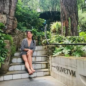 Meet your Posher, Elise